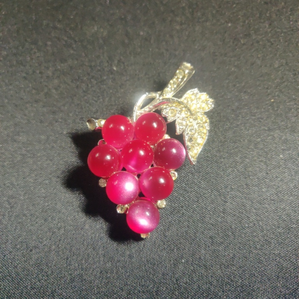 Vintage Coro pin